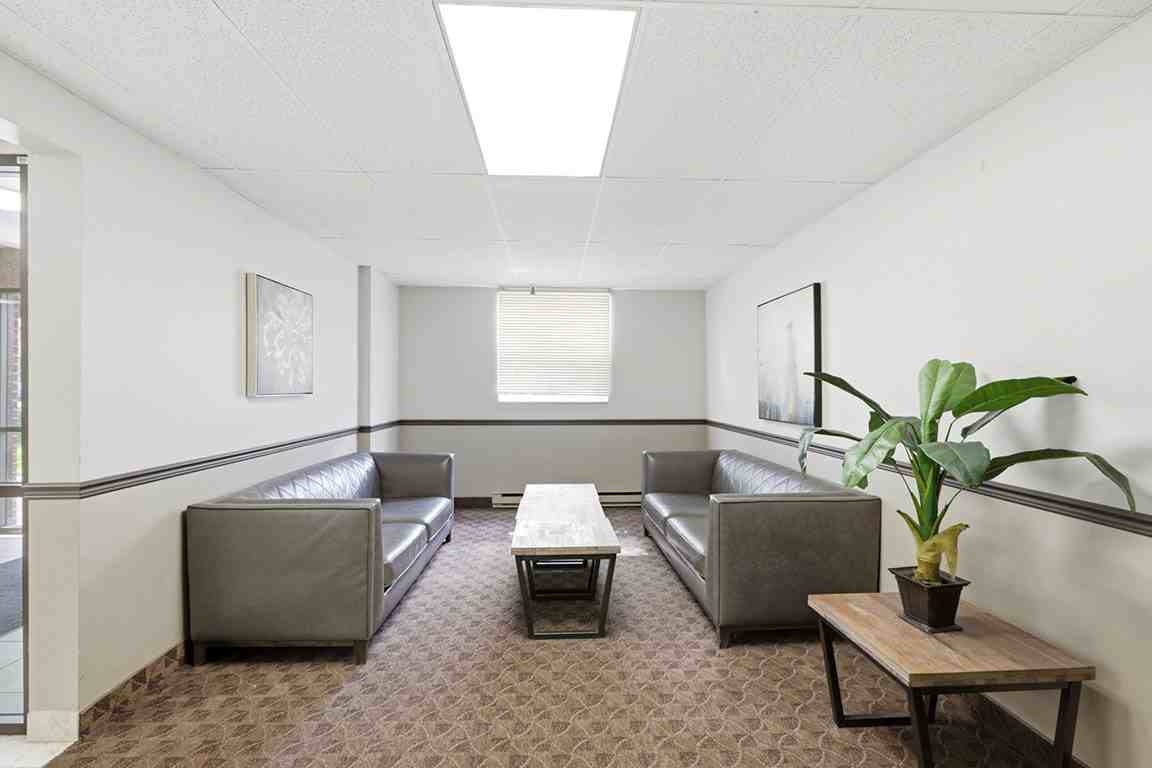 Bristol Place Apartments - Photo 6 of 31
