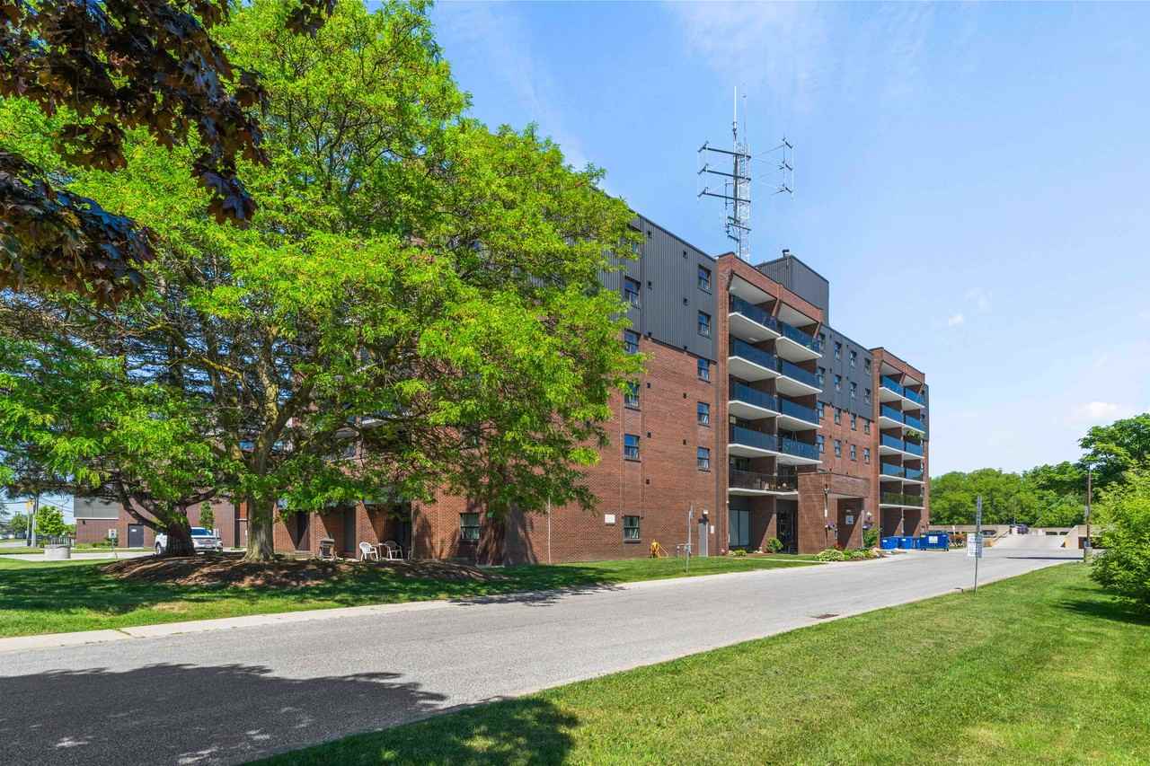 Place Tecumseh Apartments - Photo 4 of 21