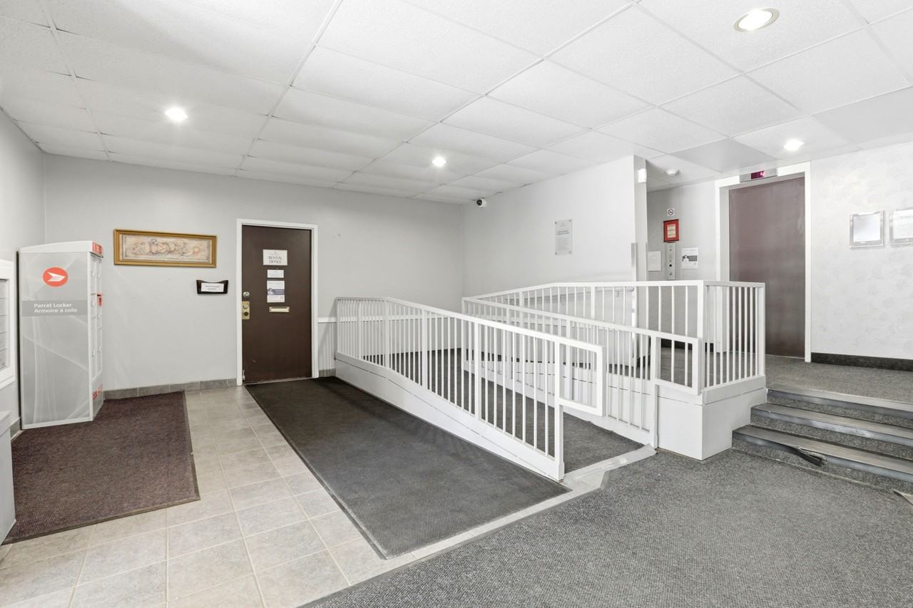 Sun Crest Tower Apartments - Photo 4 of 28
