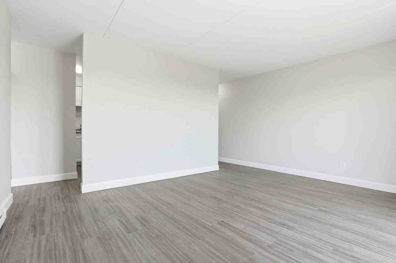 Sun Crest Tower Apartments - Photo 6 of 28