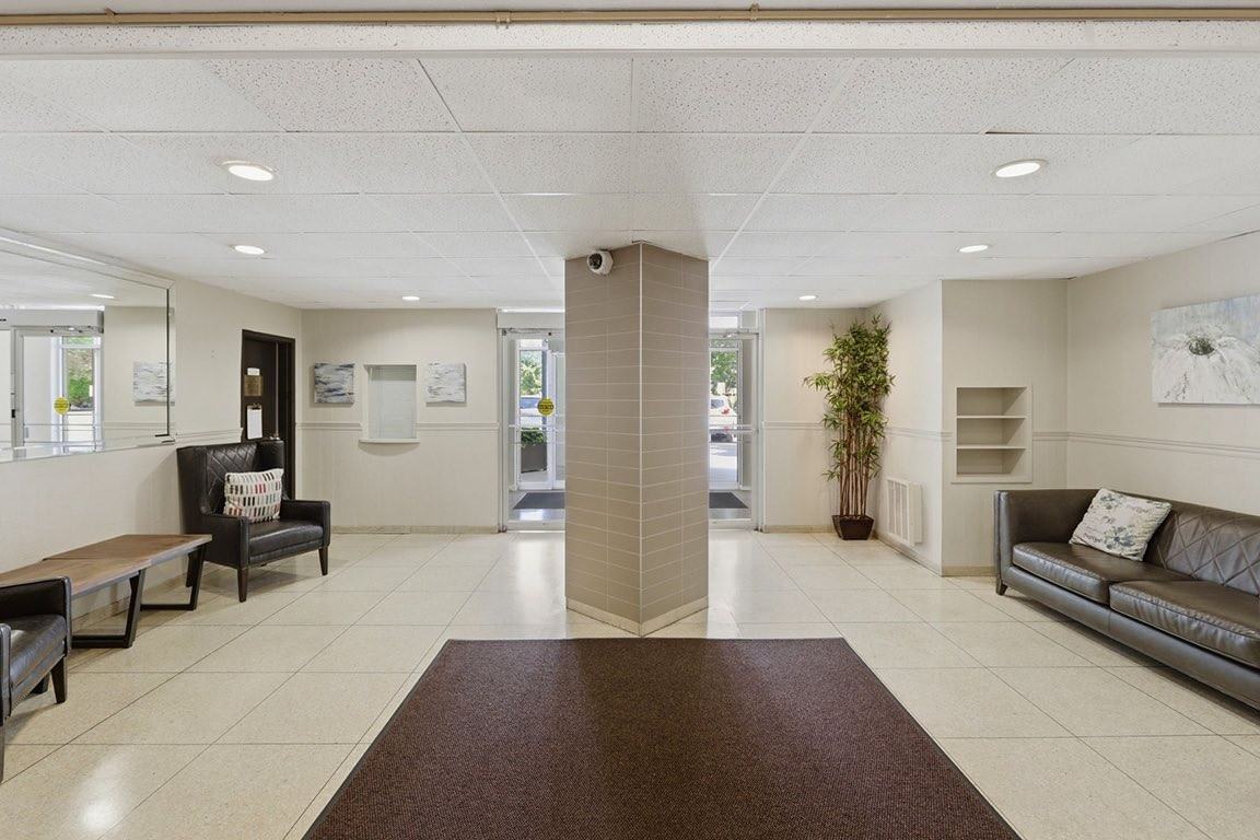 Seaway Tower Apartments - Photo 5 of 29