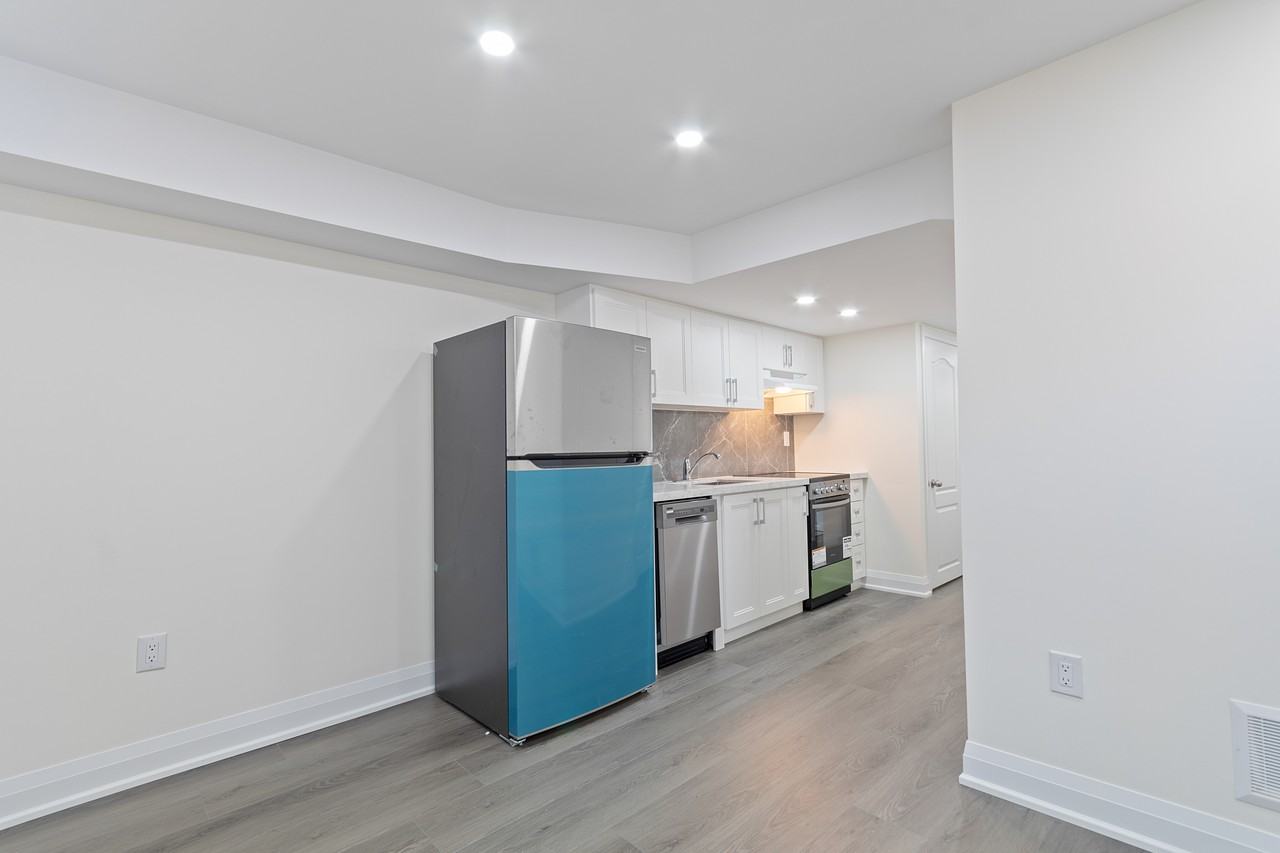 163 Rankin Cres #163 - Photo 4 of 19