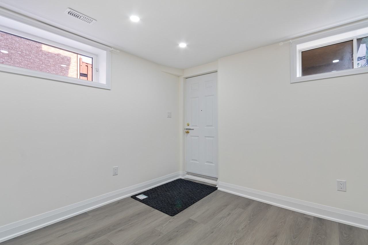 163 Rankin Cres #163 - Photo 5 of 19