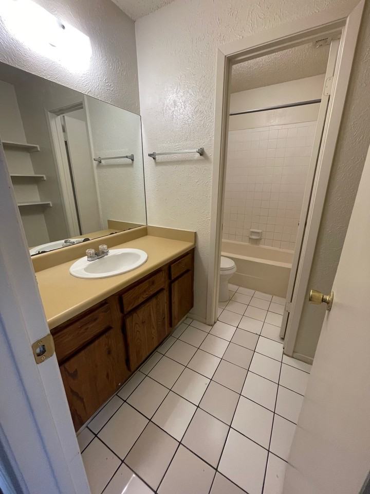 7603 Woodstone Cv #B - Photo 7 of 21