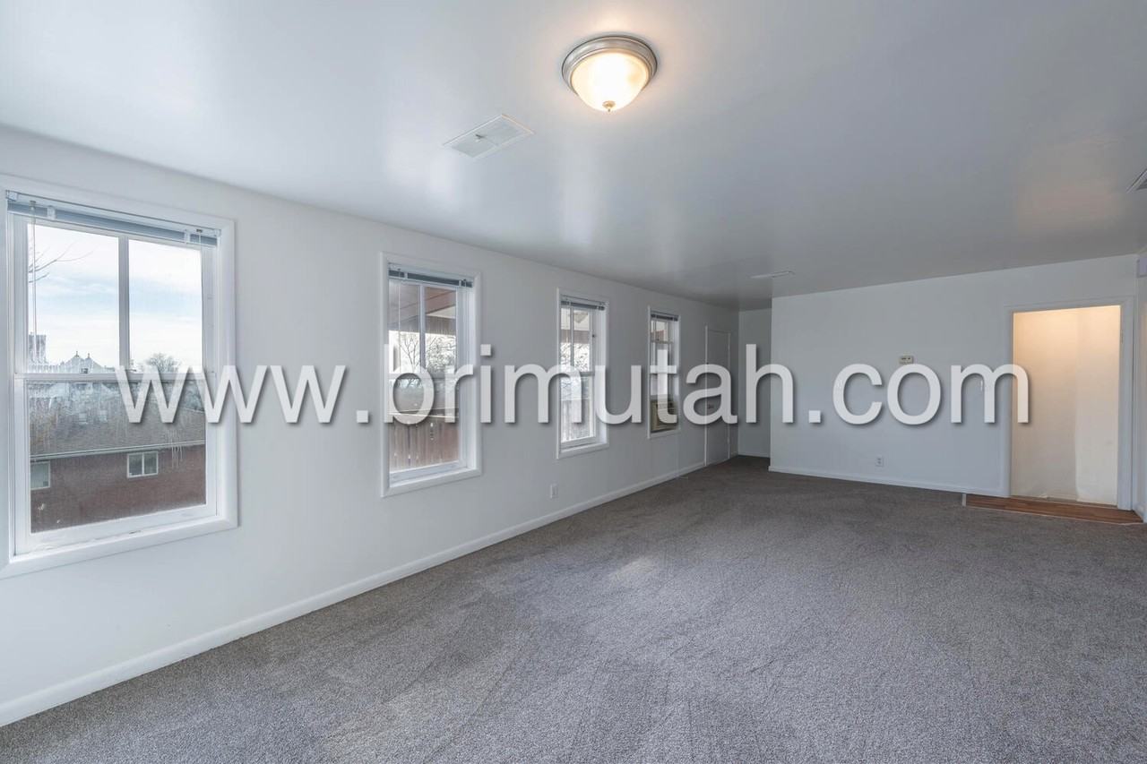 1261 Alameda Ave #1263 - Photo 3 of 15