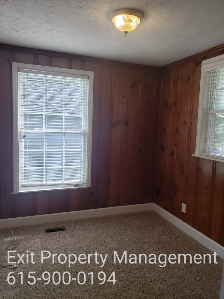 223 Richardson Ave #1 - Photo 3 of 23