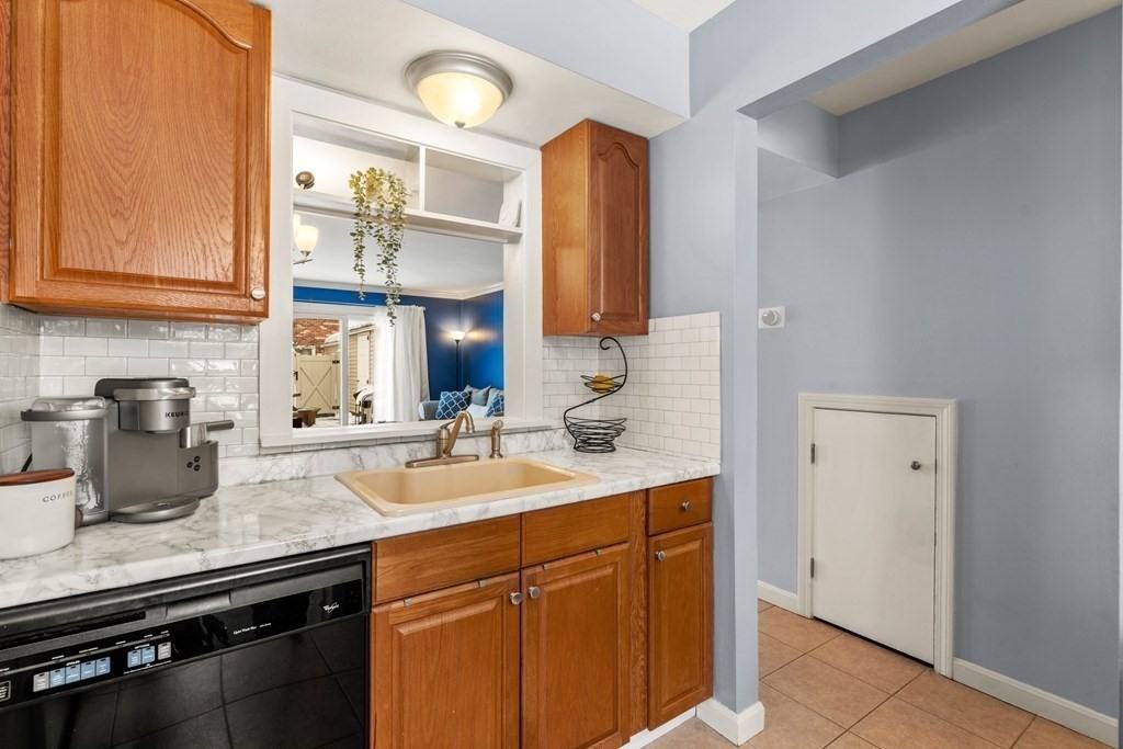 1107 Windsor Dr #1 - Photo 3 of 12