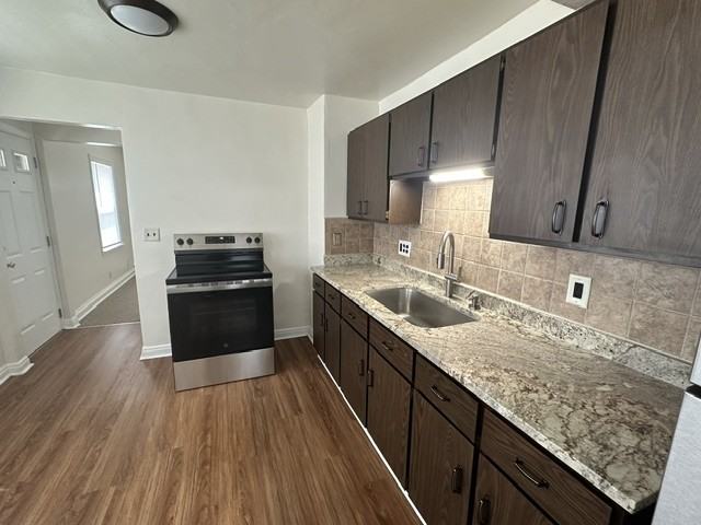 812 S 109th St #1 - Photo 3 of 16