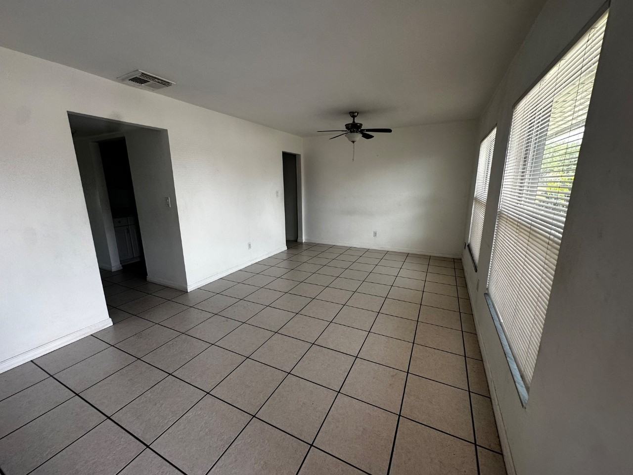 1151 S Loop Blvd - Photo 4 of 12