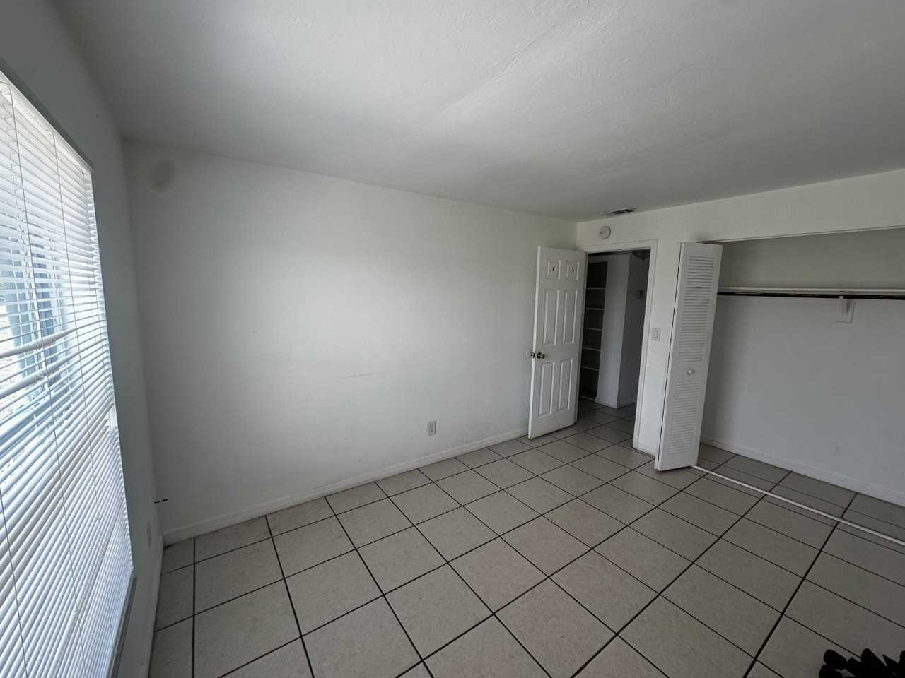 1151 S Loop Blvd - Photo 7 of 12