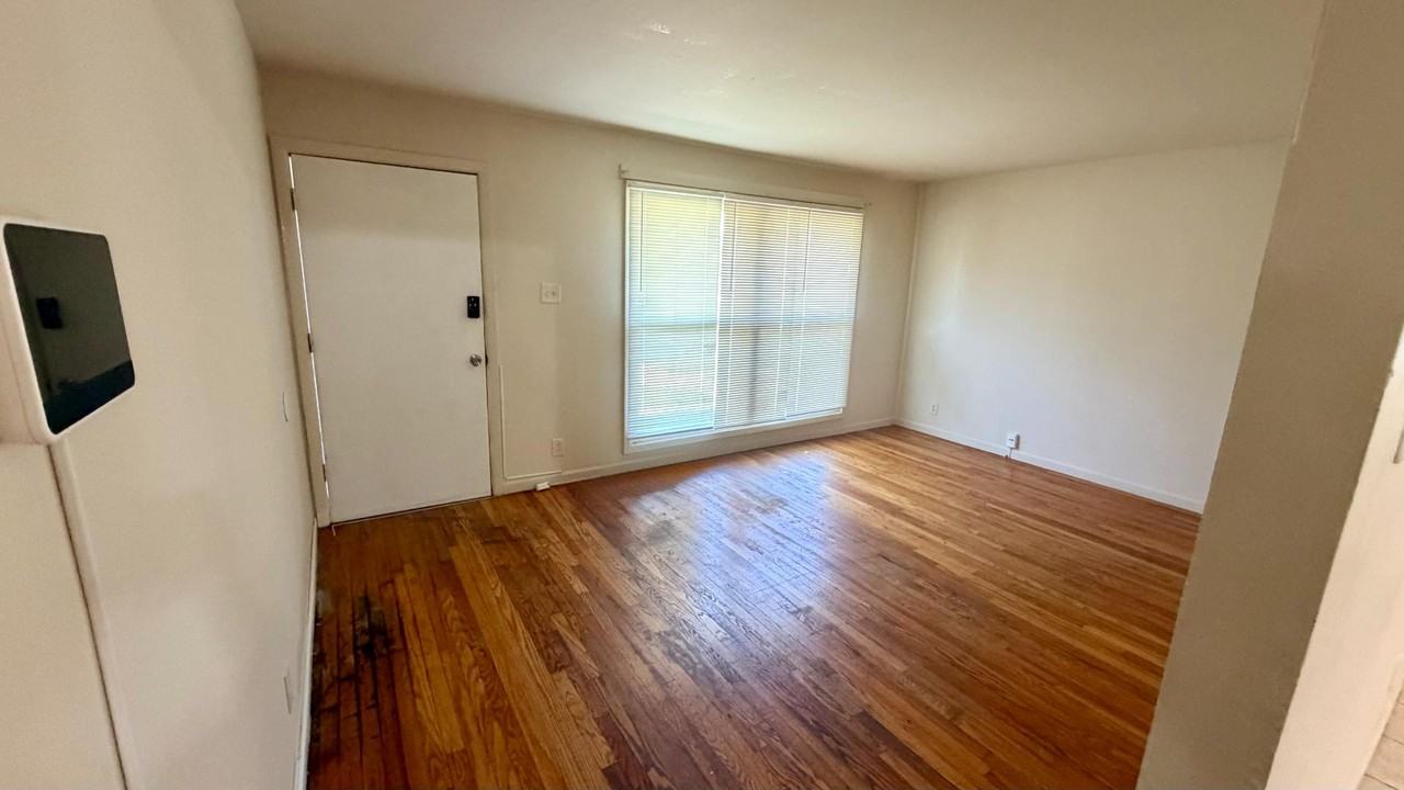 5614 Sanborn Dr - Photo 4 of 20