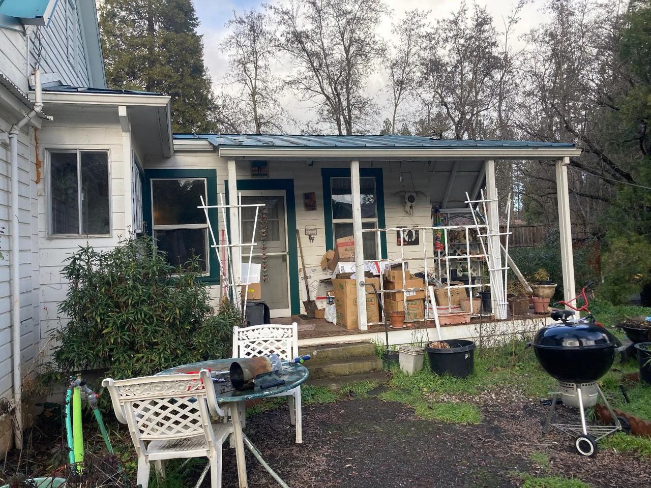 301 Mill St - Photo 5 of 12