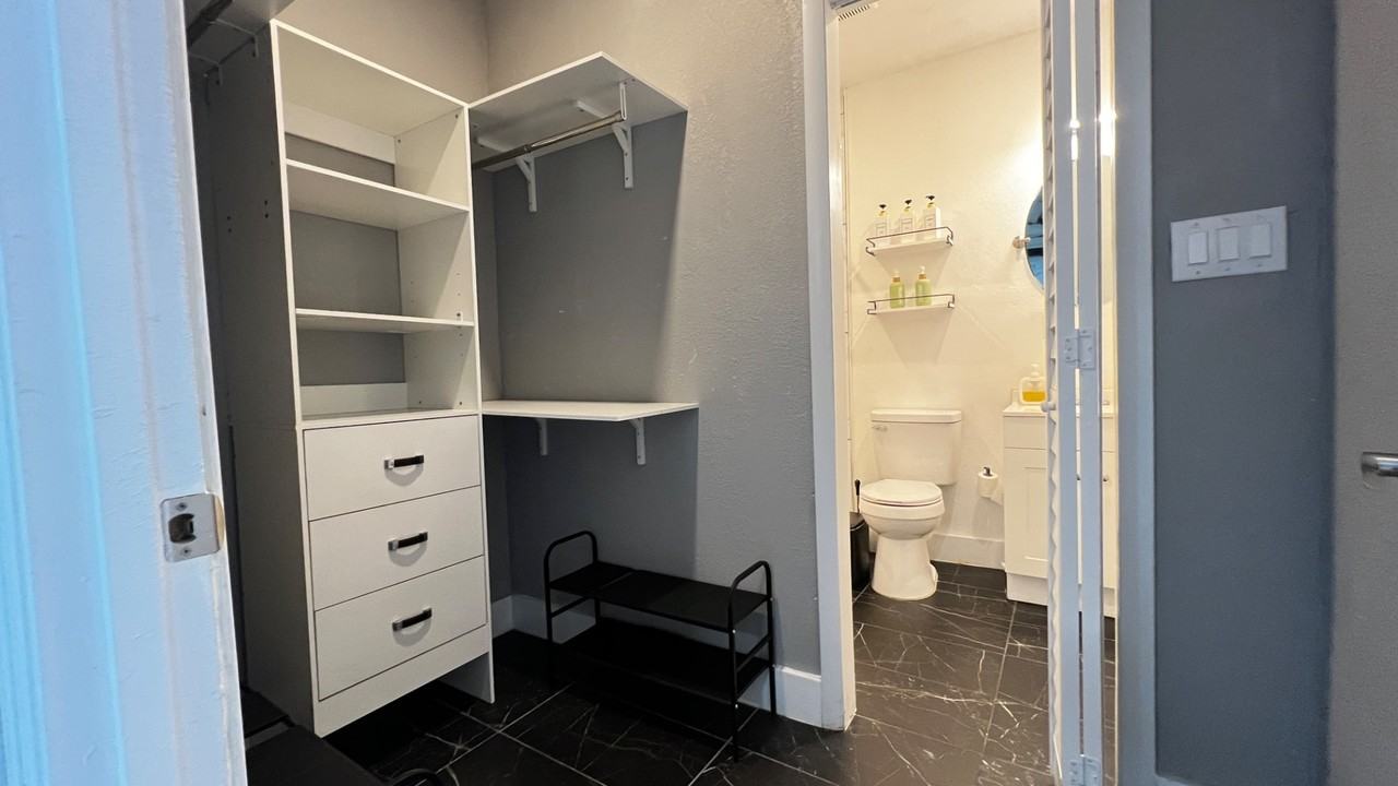 7509 Lakeshore Dr - Photo 5 of 40