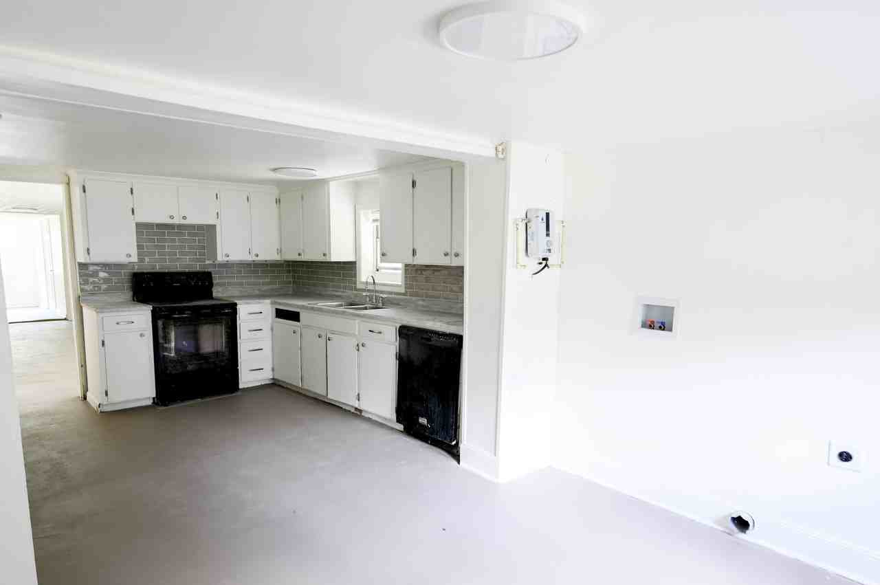 1871 Mount Pleasant Rd #1 - Photo 4 of 14