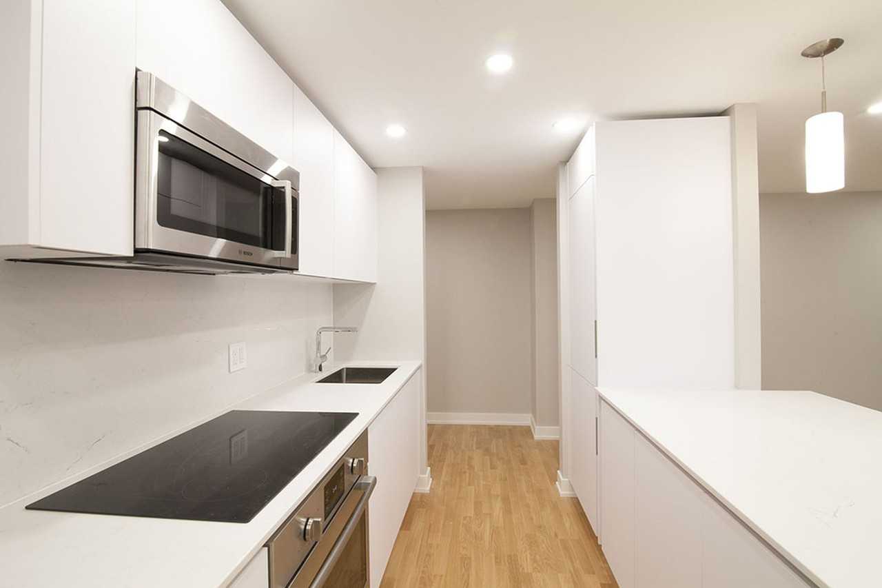 1565 Av Victoria — photo 1