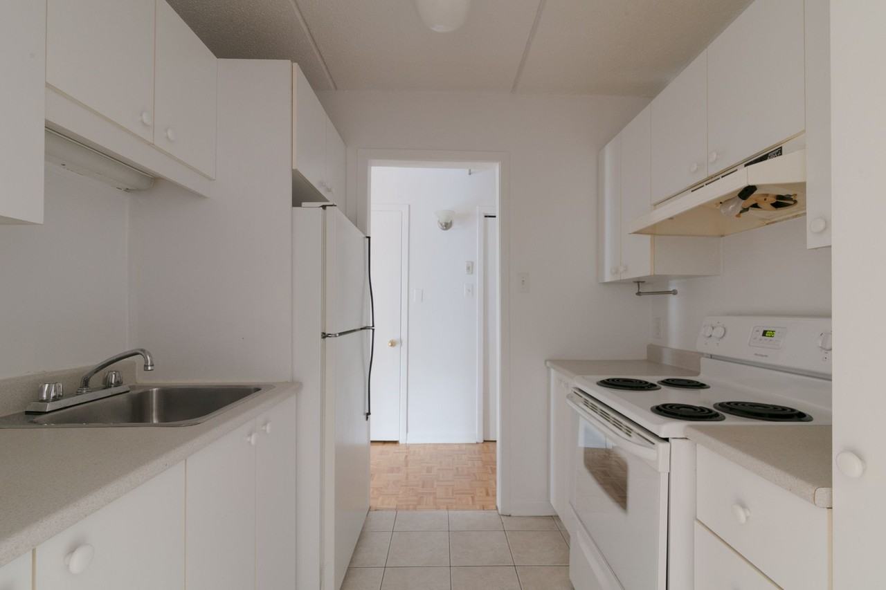 1565 Av Victoria — photo 1