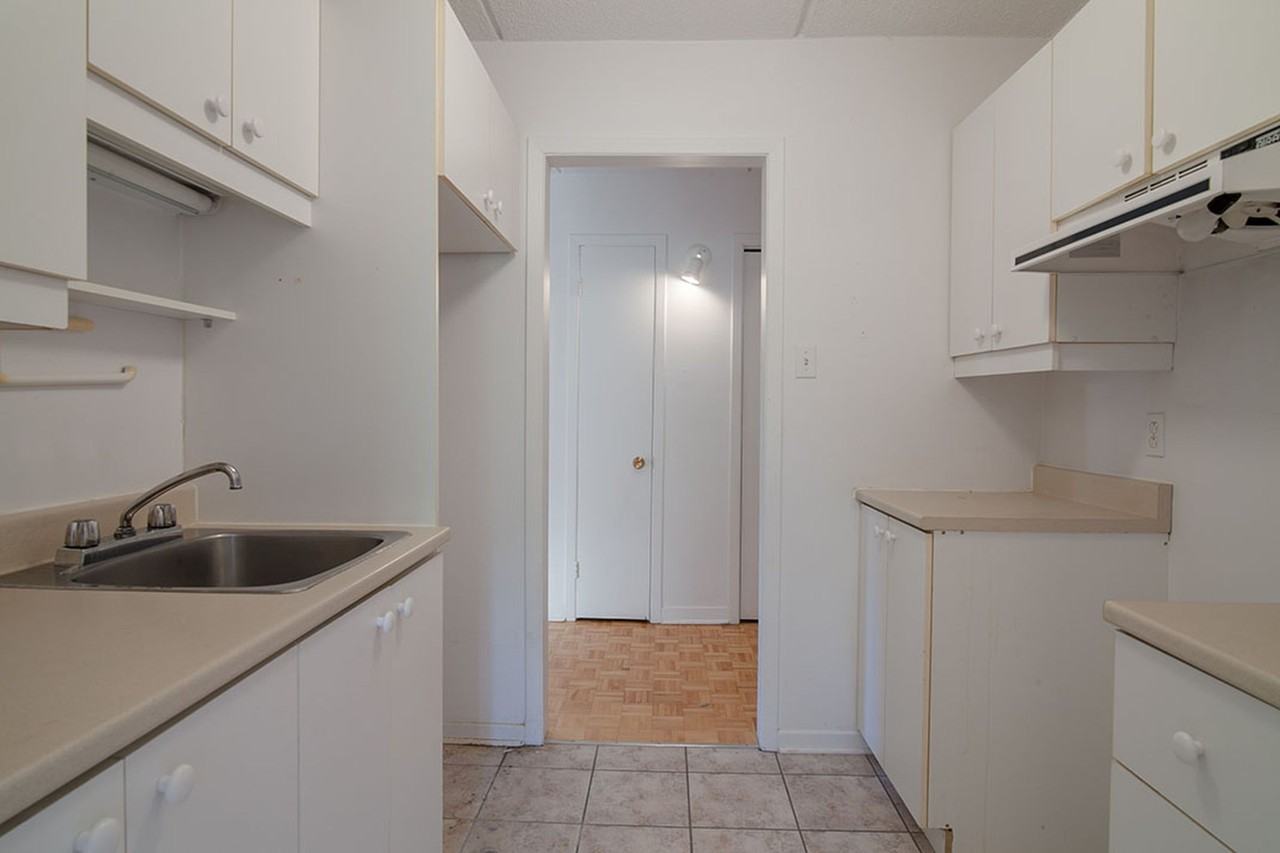 1565 Av Victoria — photo 1