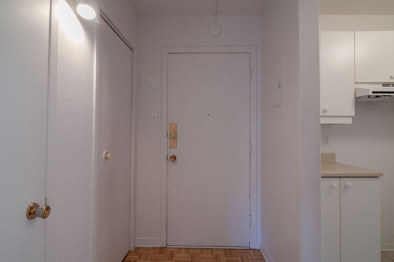1565 Av Victoria — photo 3