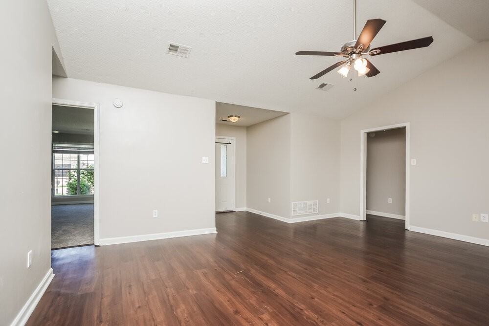 7576 Delta Lakes Blvd - Photo 4 of 17