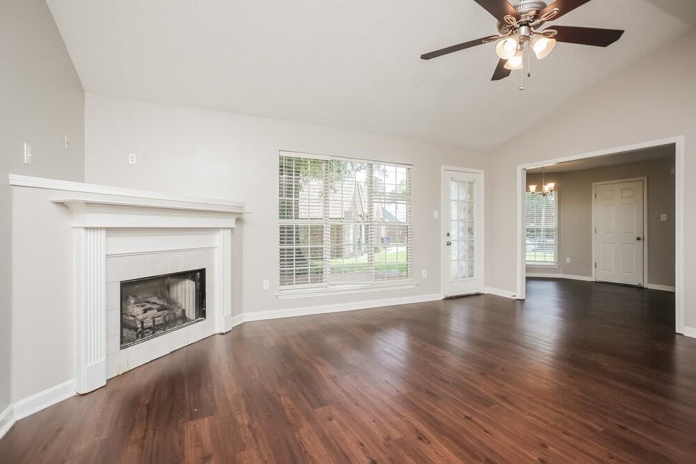 7576 Delta Lakes Blvd - Photo 5 of 17