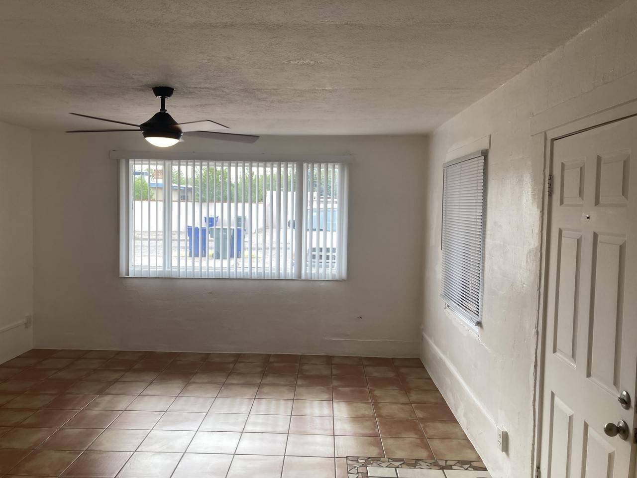 2701 N Martin Ave #4 - Photo 2 of 12