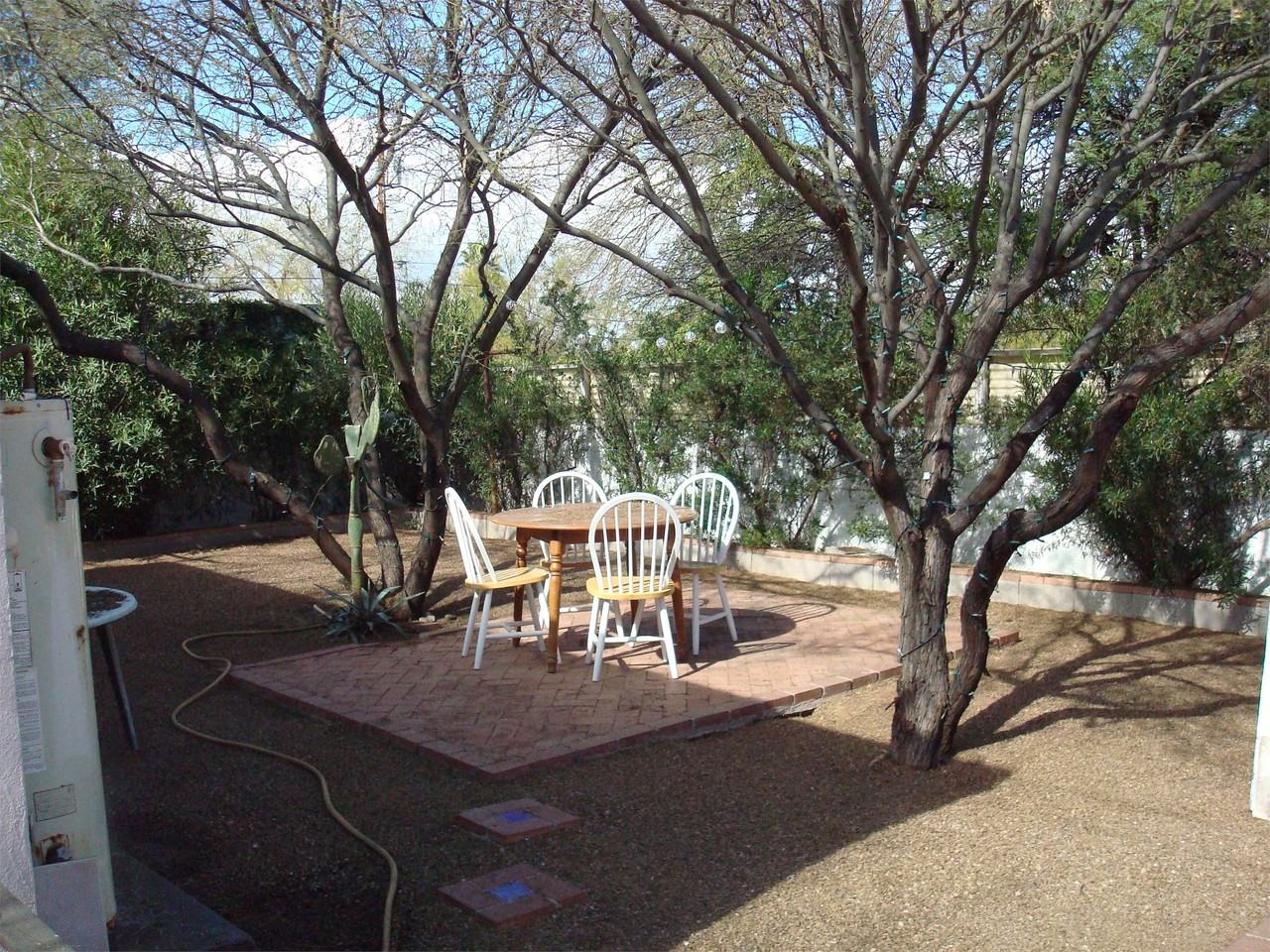 2701 N Martin Ave #4 - Photo 4 of 12