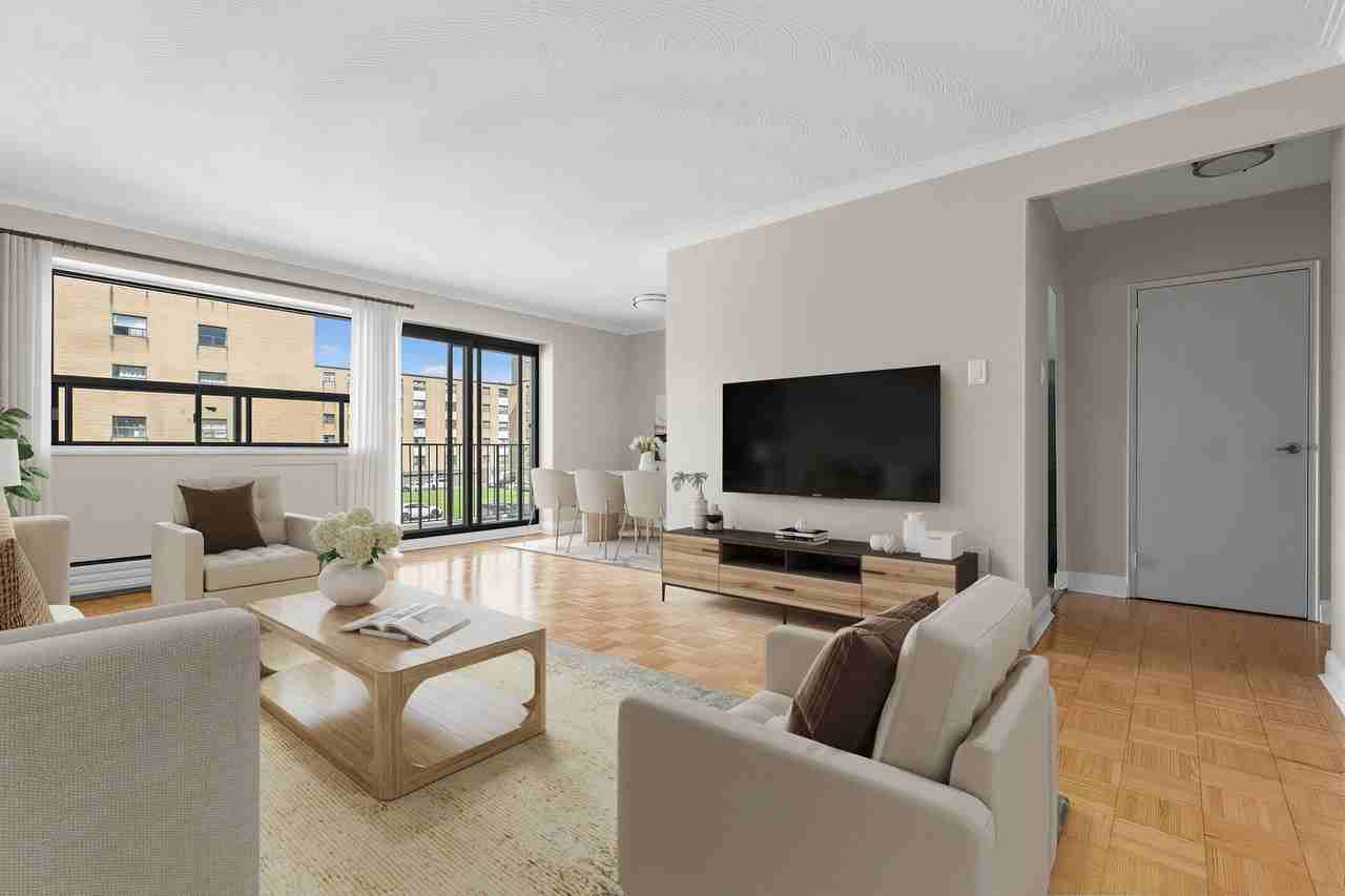 4918 Bathurst Street - Photo 2 of 14