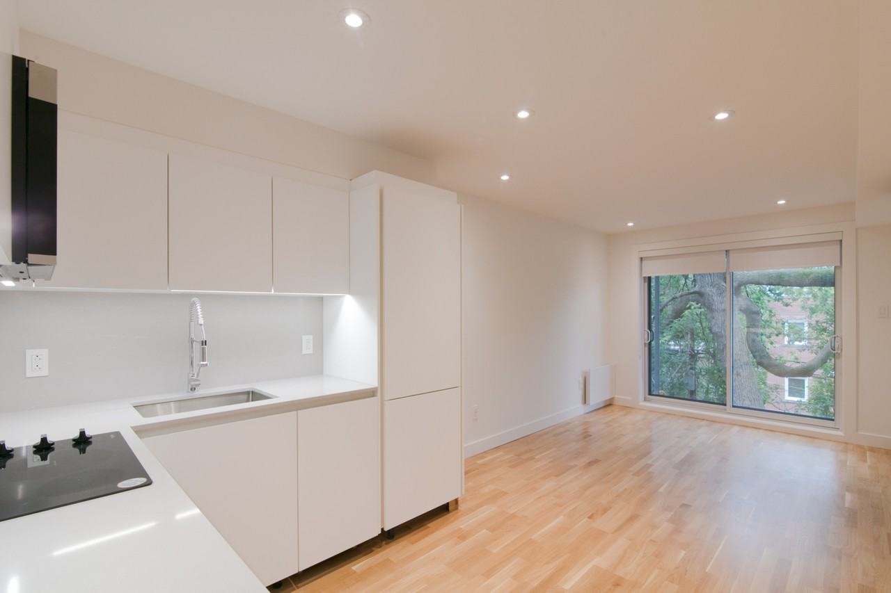 3195 Av Van Horne — photo 1