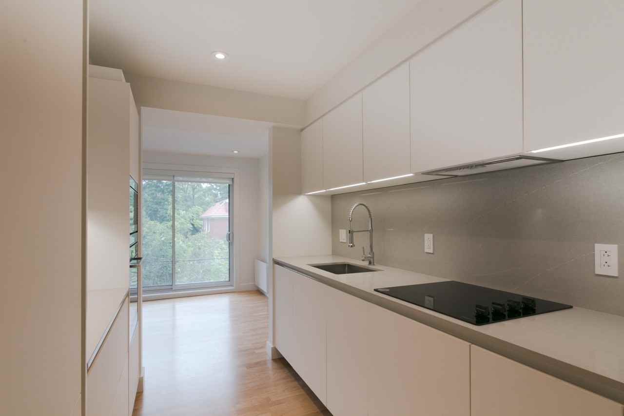 3195 Av Van Horne — photo 1