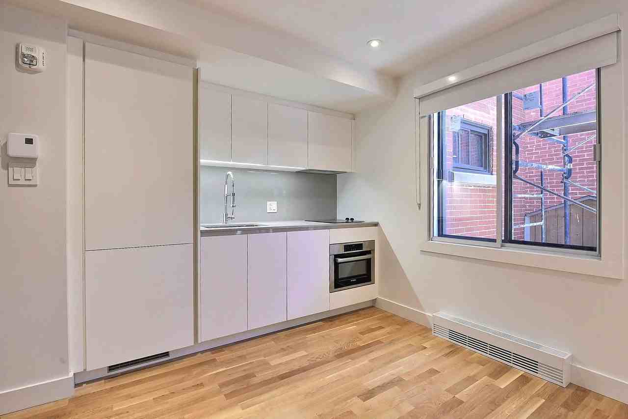 3195 Av Van Horne — photo 1