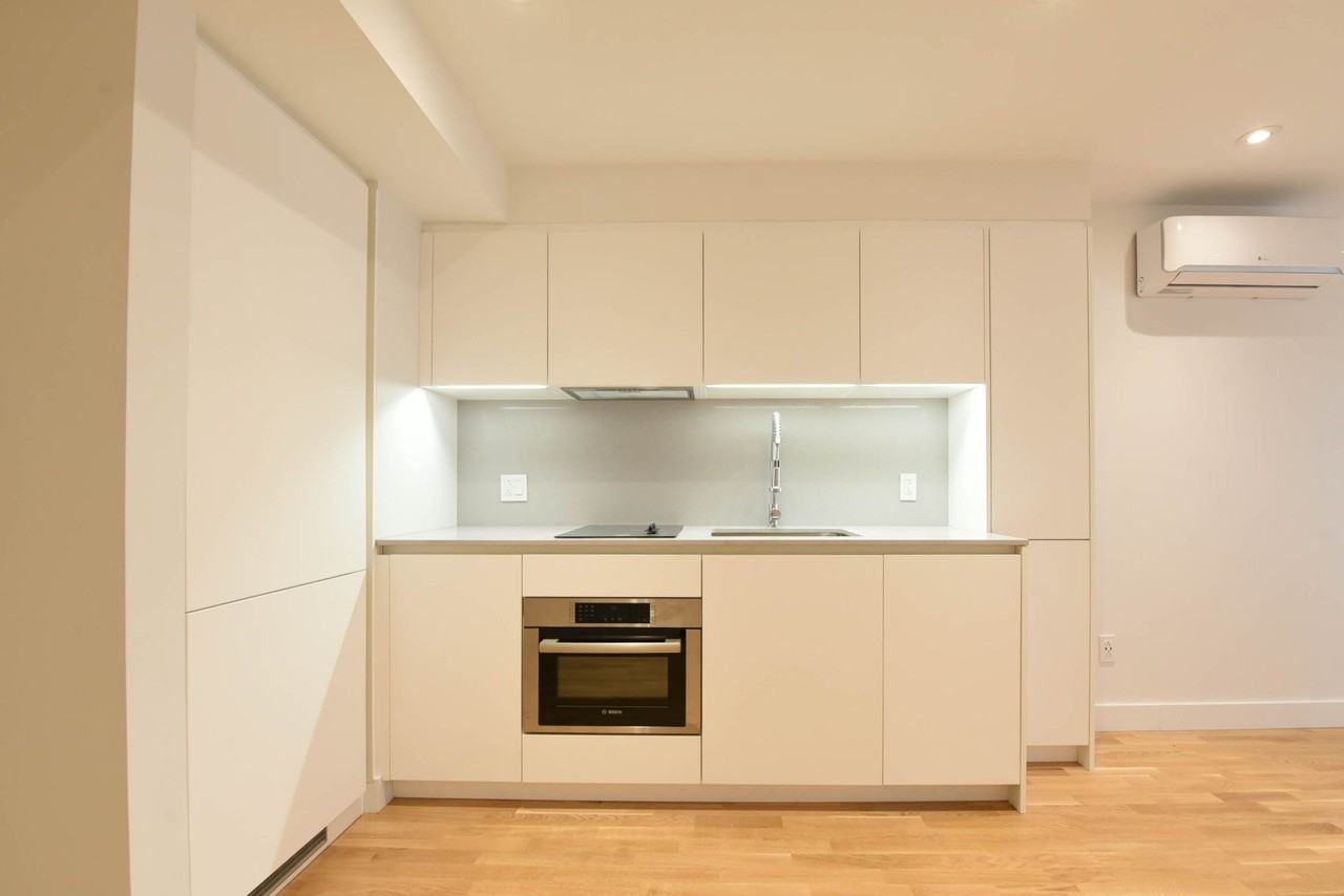 3195 Av Van Horne — photo 3