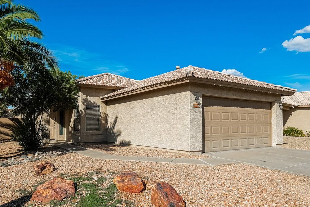10898 W Alvarado Rd - Photo 3 of 16