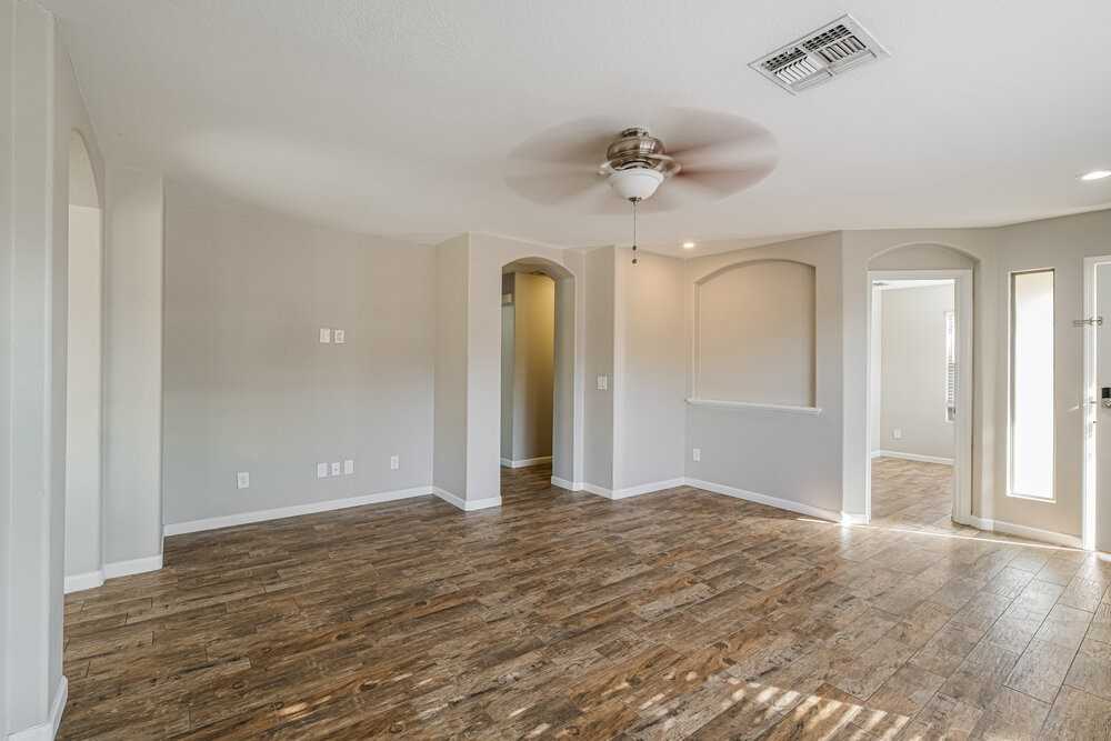 10898 W Alvarado Rd - Photo 5 of 16