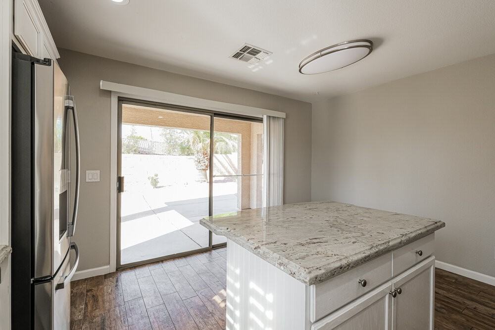 10898 W Alvarado Rd - Photo 7 of 16