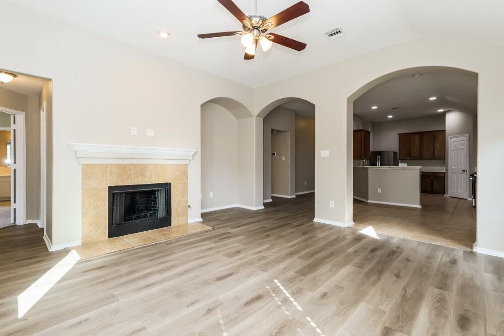 1919 Treasure Mountain Dr - Photo 4 of 16