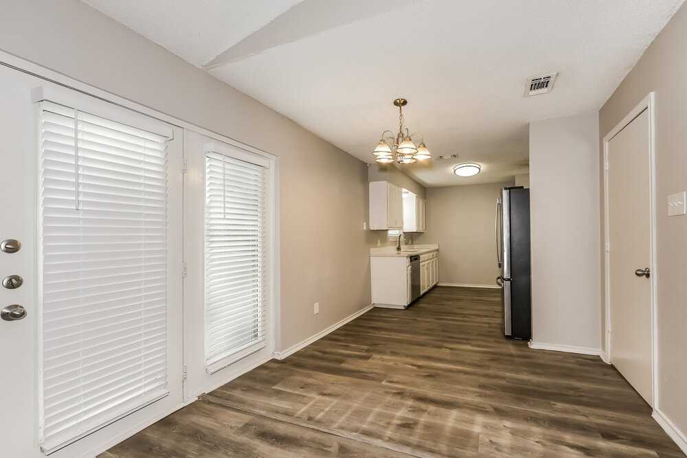 6004 Cool Springs Dr - Photo 6 of 16
