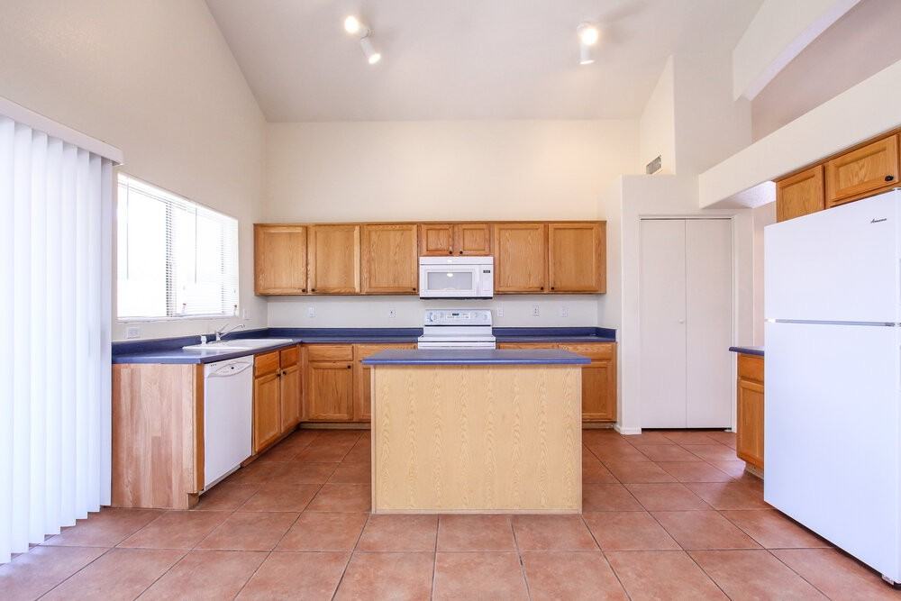 14711 W Ely Dr - Photo 3 of 20