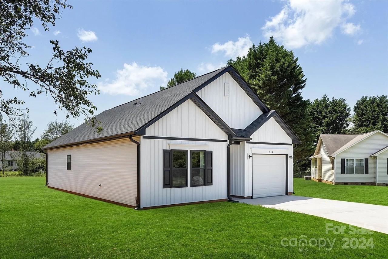 3905 Oakwood Rd - Photo 2 of 24