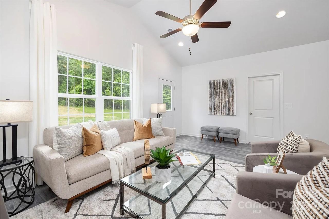 3905 Oakwood Rd - Photo 4 of 24