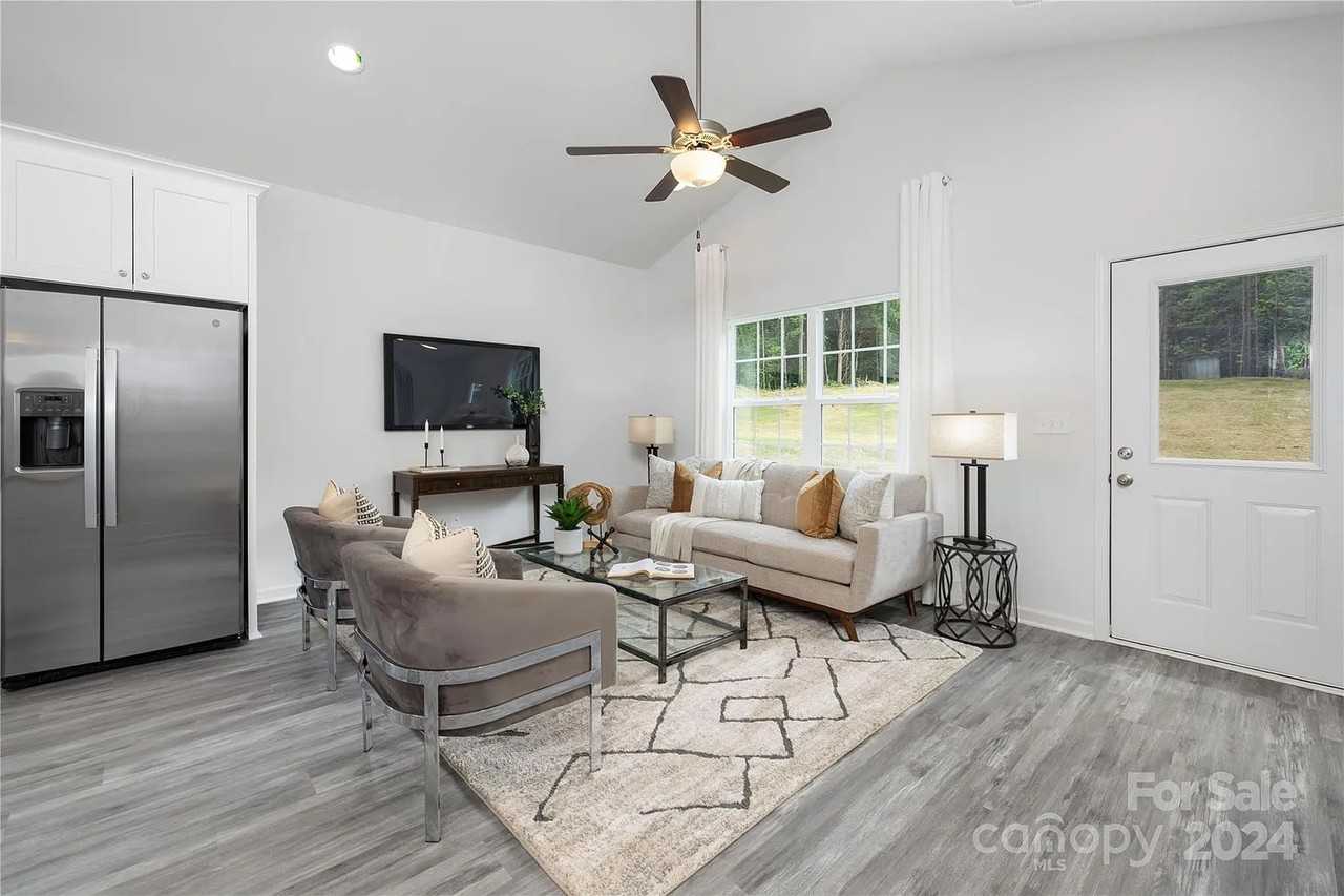 3905 Oakwood Rd - Photo 7 of 24