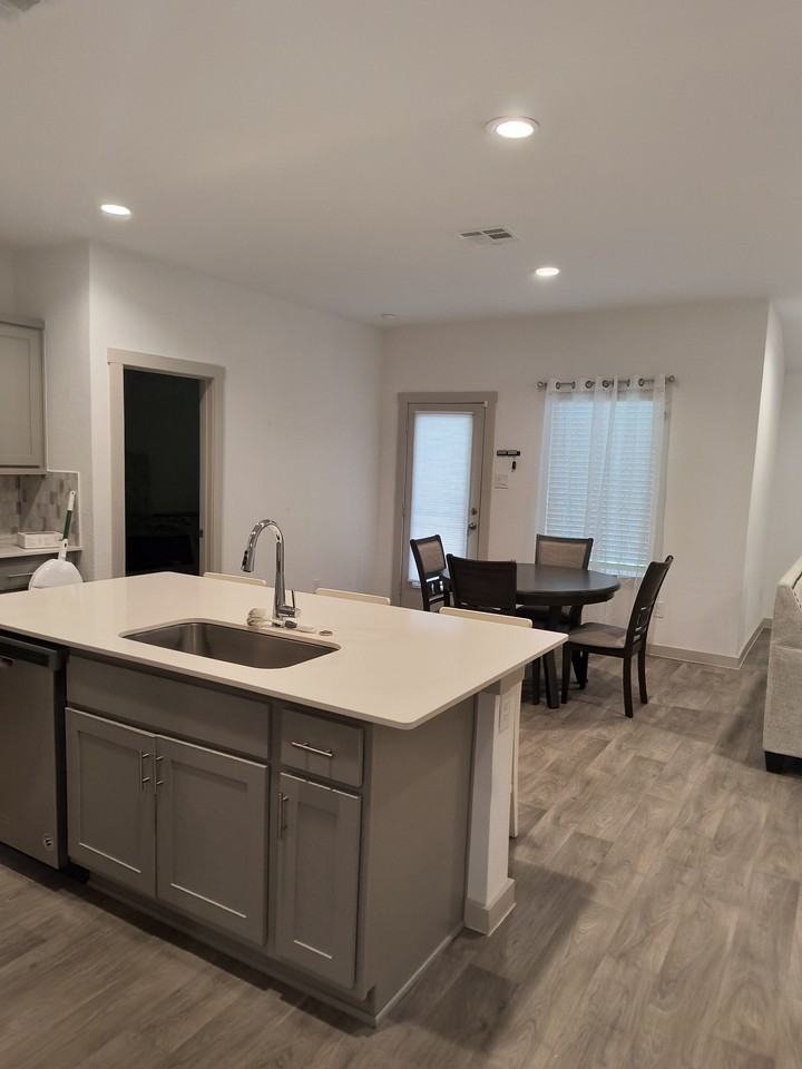 350 Silver Bridge Ct #1 - Photo 4 of 18