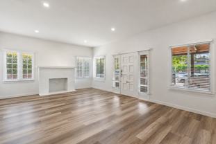 Modern Living: 8 - Photo 1 of 1