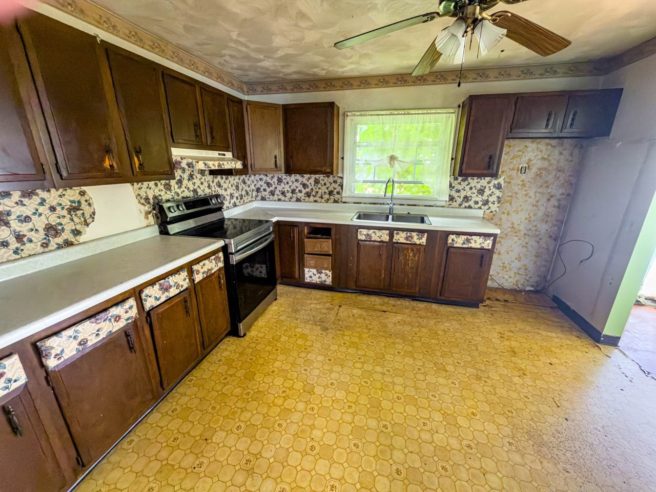 161 Pentagon Cir #1 - Photo 4 of 29