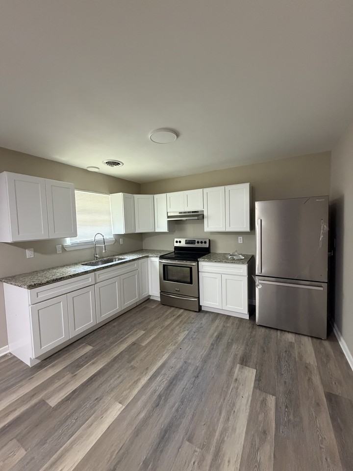 304 Elizabeth St #1 - Photo 3 of 14