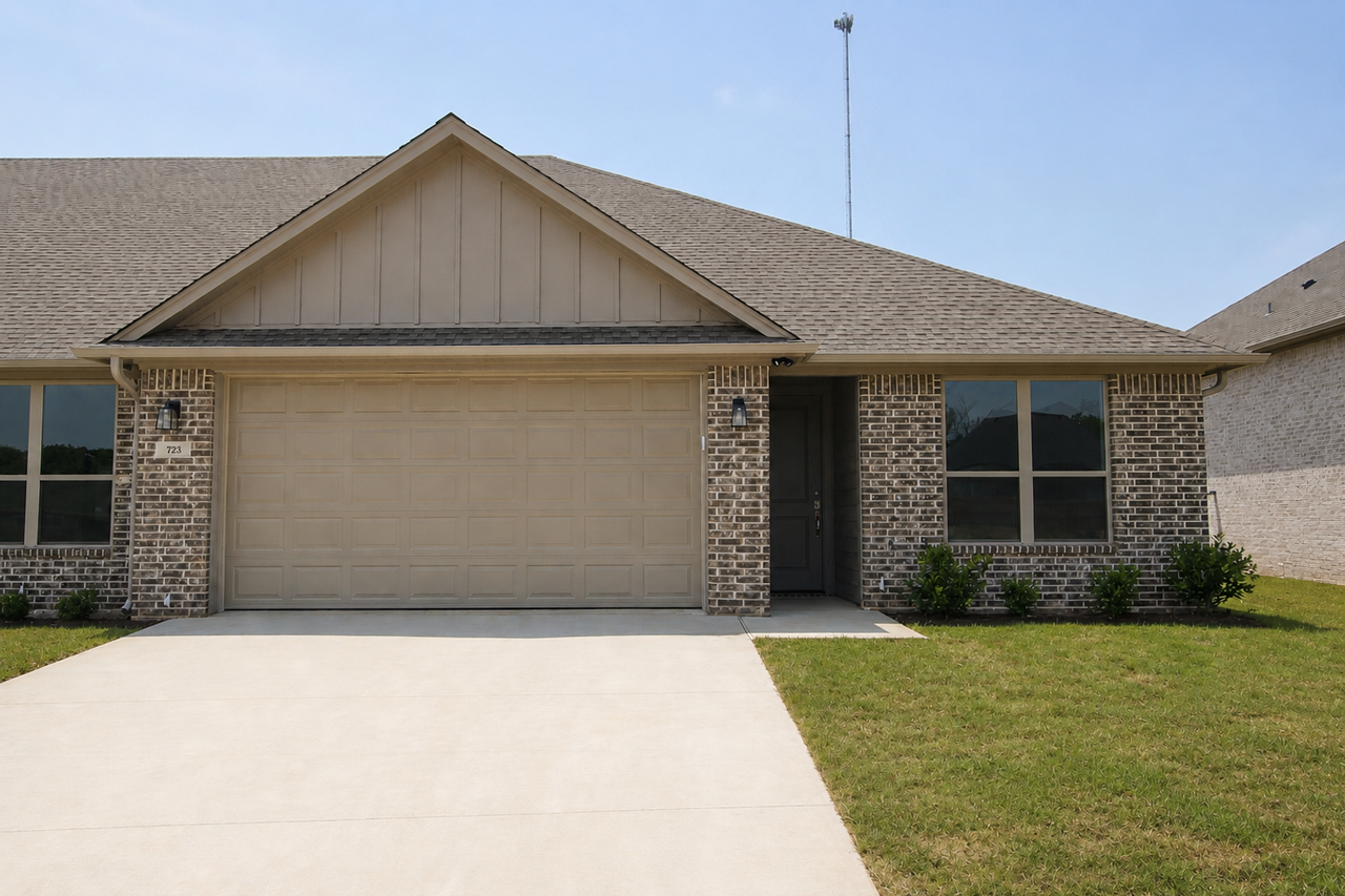 715 Freedom Way - Photo 2 of 27