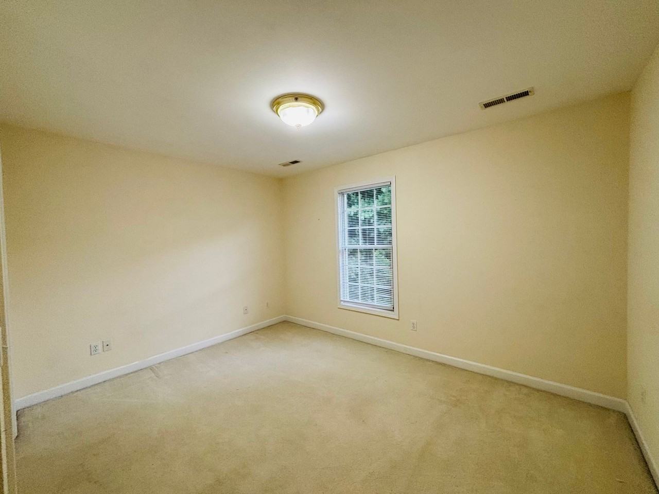 1104 Caldwell Dr - Photo 5 of 30