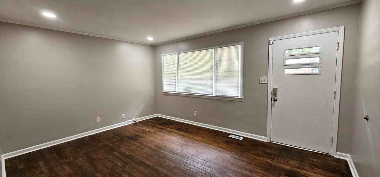 1702 Spry St #1 - Photo 3 of 12