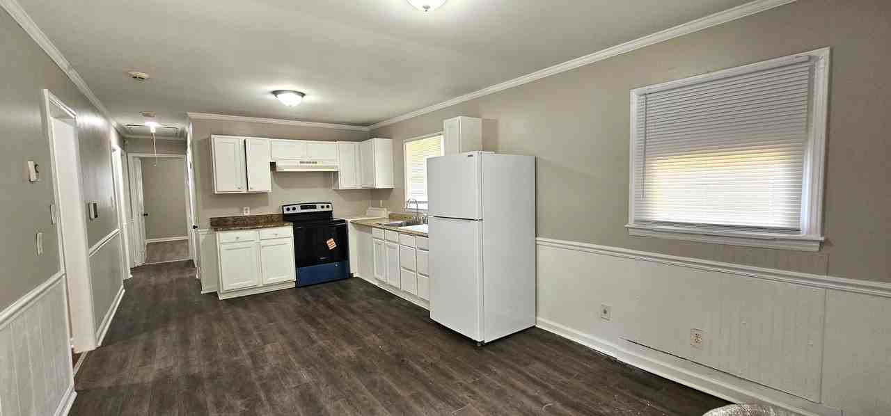 1702 Spry St #1 - Photo 4 of 12