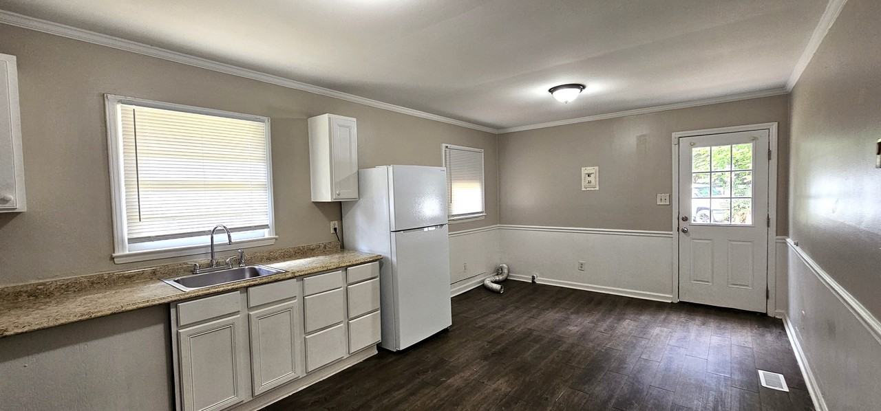 1702 Spry St #1 - Photo 6 of 12