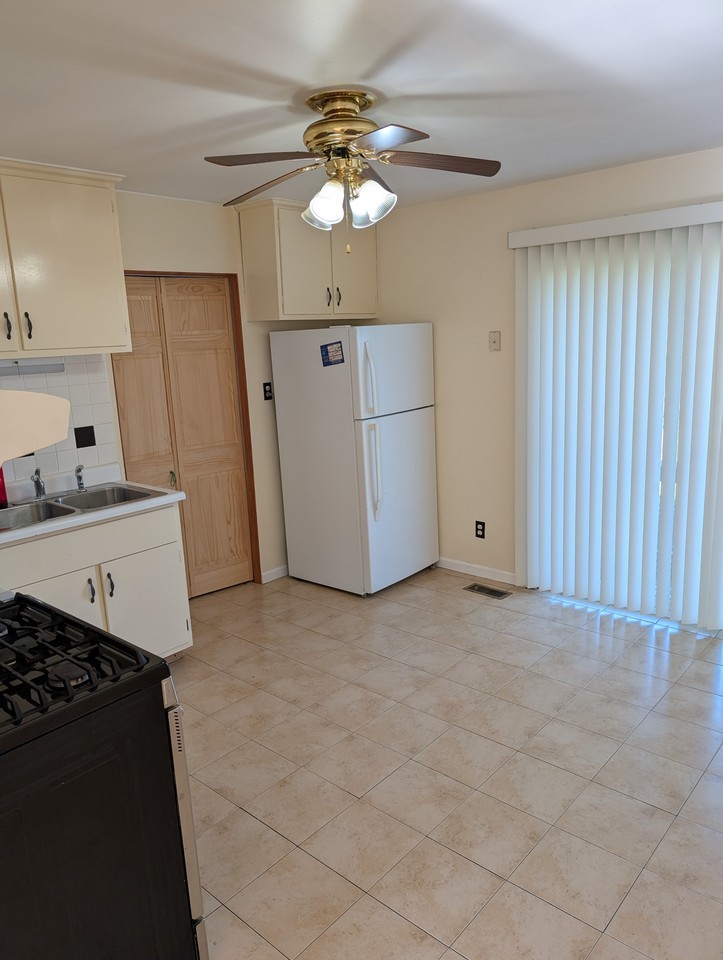 902 S Duncan Rd #1 - Photo 3 of 12
